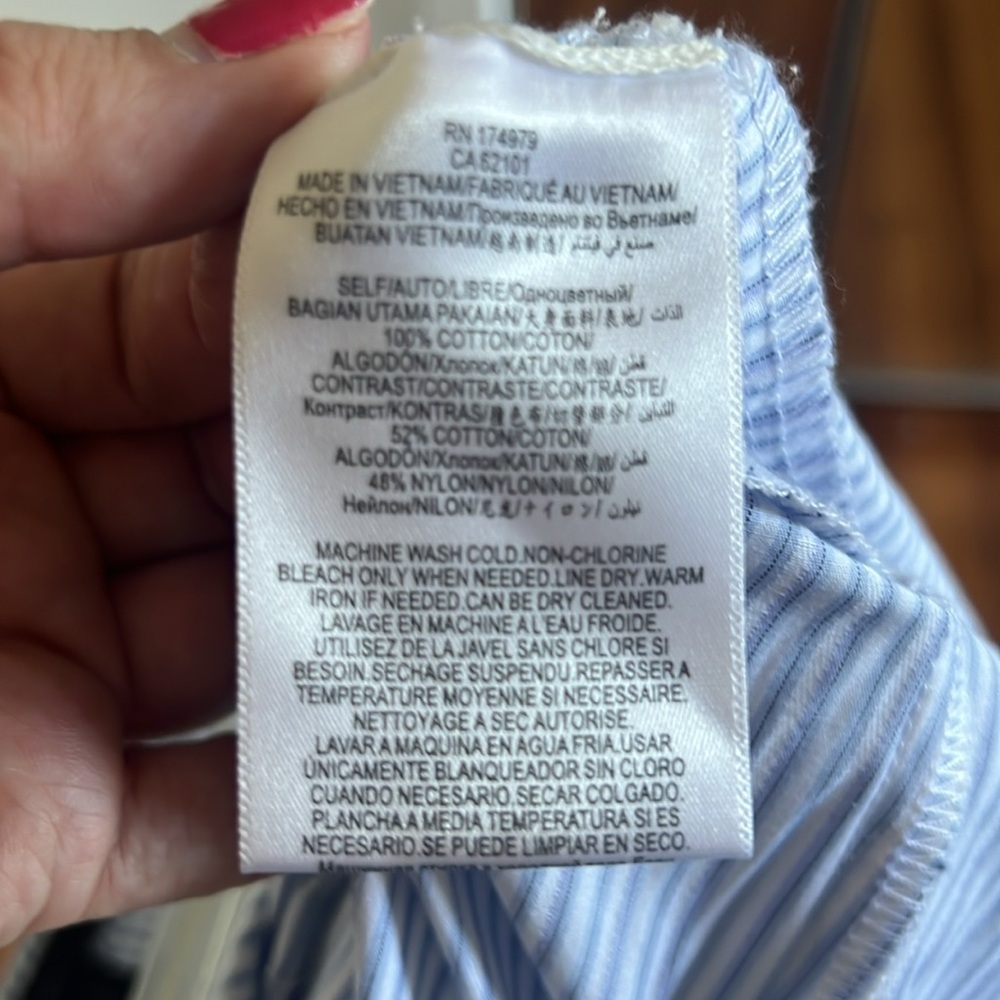 BCBGMaxAzria Blue and White Striped Romper with Puff Sleeves and Lace Details 8 - Picture 7 of 7